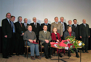  Лауреаты 2005 года и молодые ученые, 
	              номинированные на премию Лаврентьева, вместе с членами Попечительского совета фонда. 
