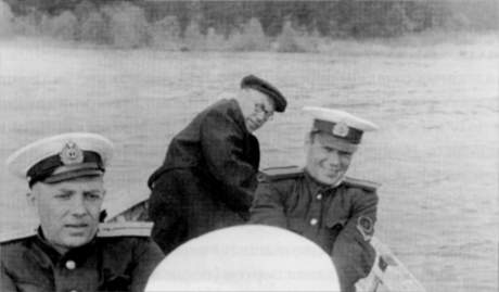 С военными моряками на Ладожском озере