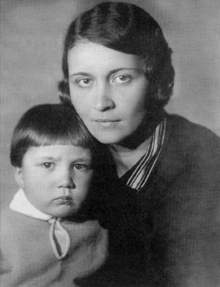 Вера Евгеньевна с сыном Мишей